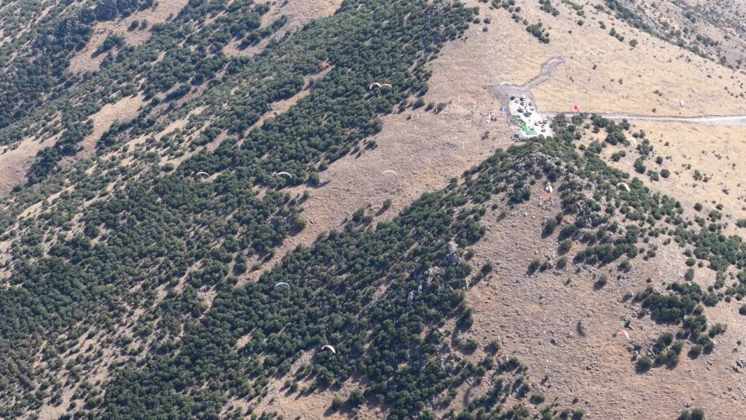 Spor ve özgürlük Konya semalarında renkli yarışa döndü 1